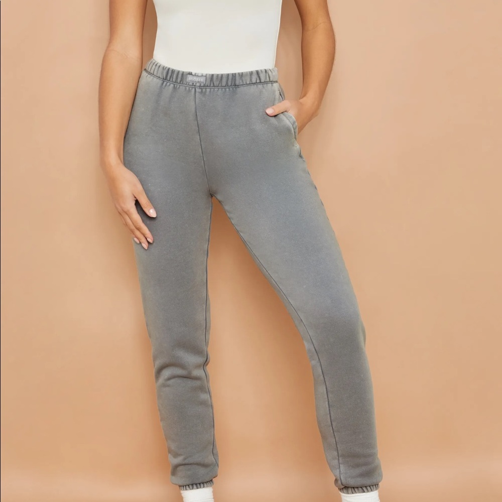 💕😍❤️MAKE AN OFFER! NWT OHPOLLY GREY BIO JOGGERS😍💕 - Picture 2 of 3